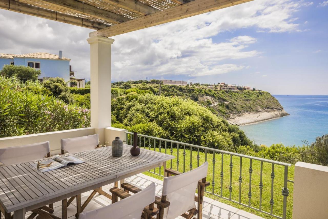 The Seasons Villa Свороната Екстериор снимка