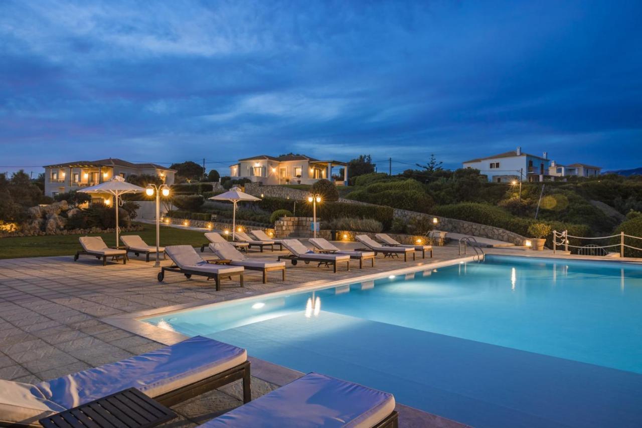 The Seasons Villa Свороната Екстериор снимка