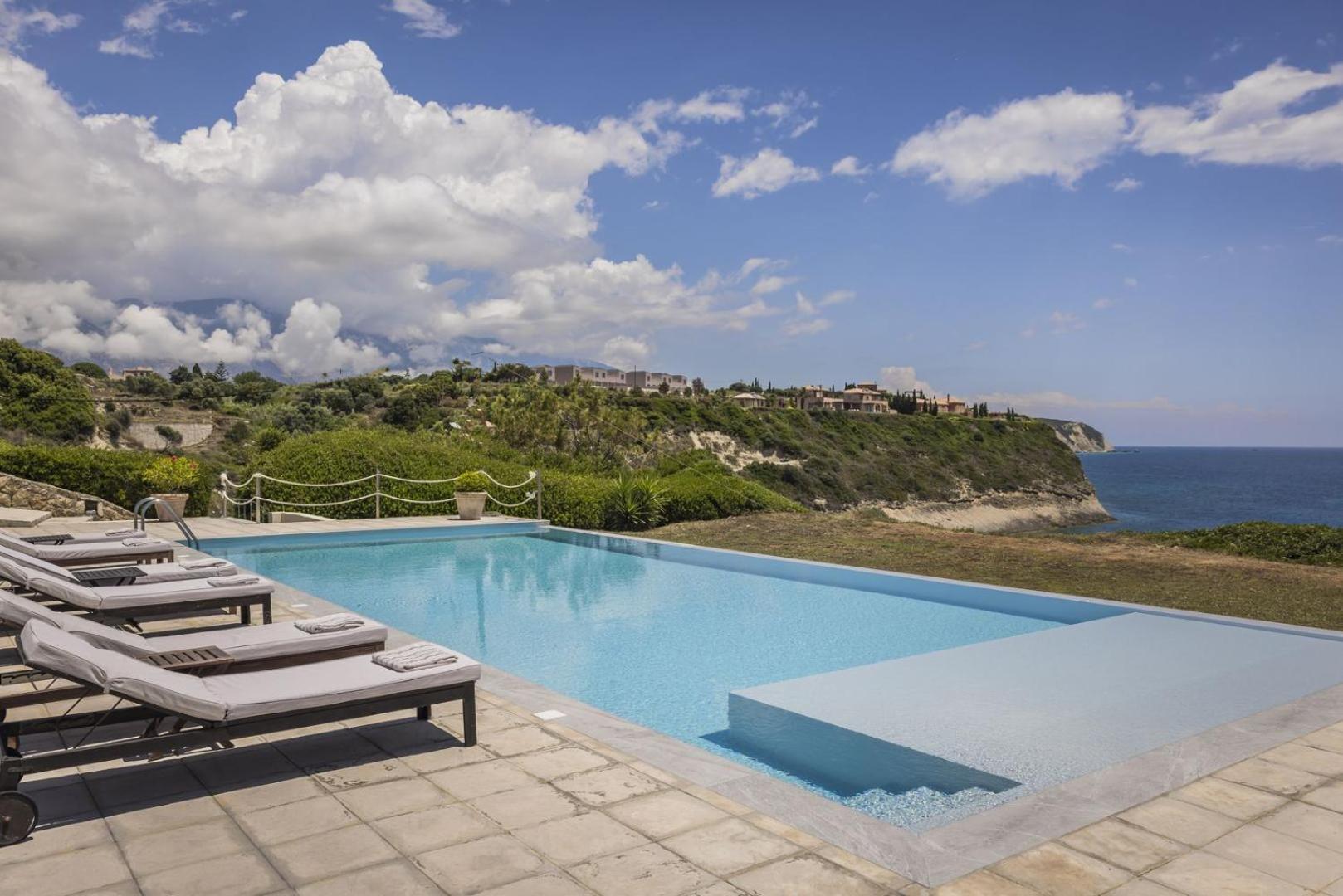 The Seasons Villa Свороната Екстериор снимка
