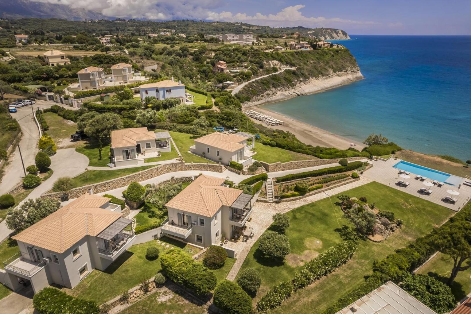 The Seasons Villa Свороната Екстериор снимка