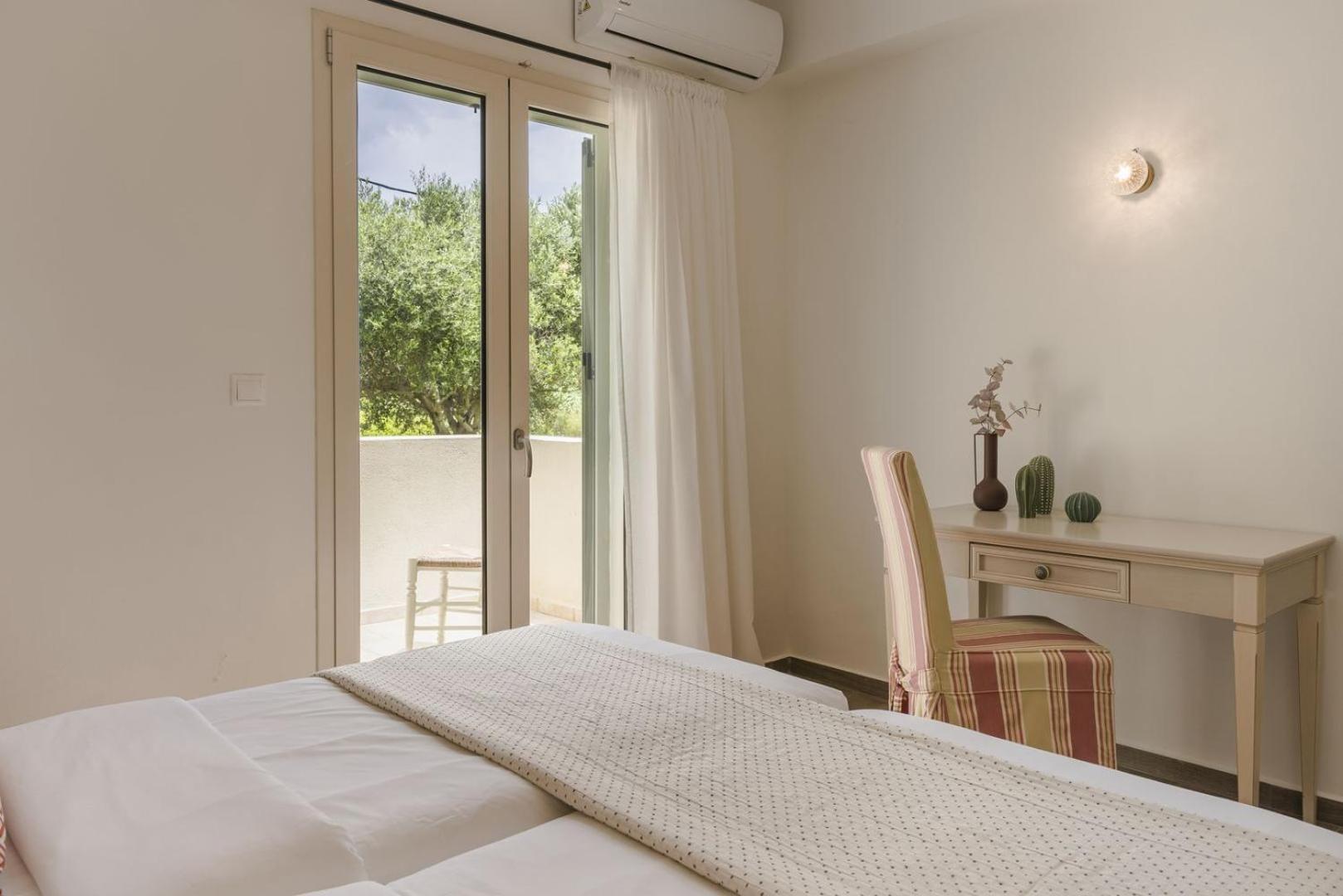 The Seasons Villa Свороната Екстериор снимка