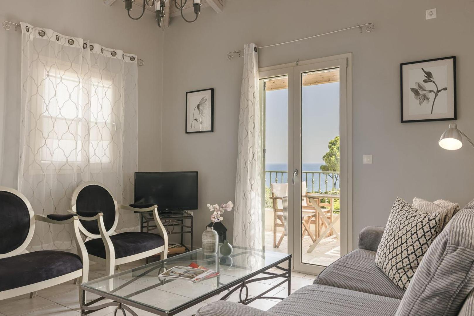 The Seasons Villa Свороната Екстериор снимка