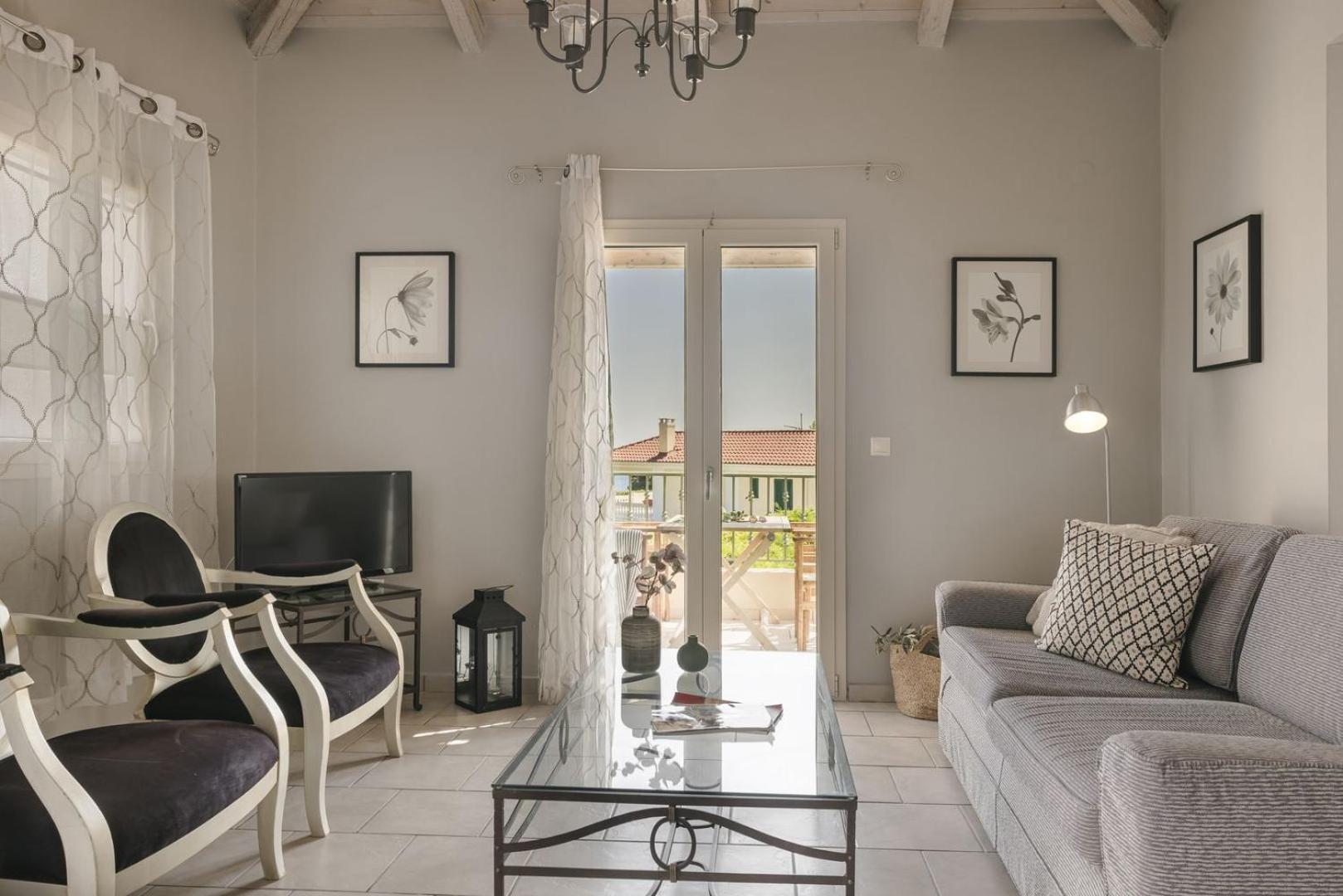 The Seasons Villa Свороната Екстериор снимка