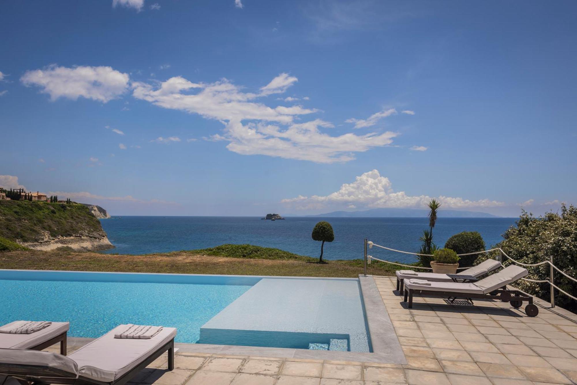 The Seasons Villa Свороната Екстериор снимка